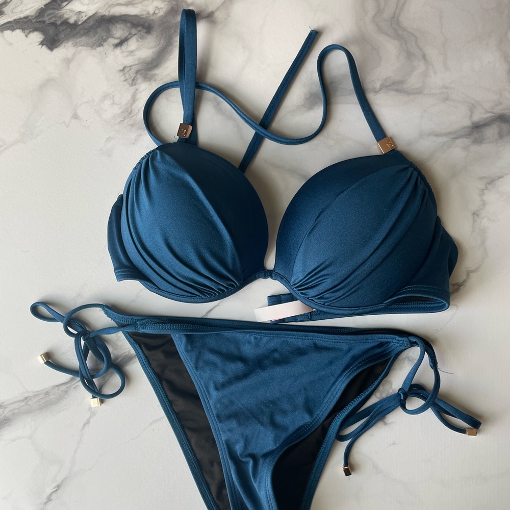 Victoria’s Secret Swim Top 36C